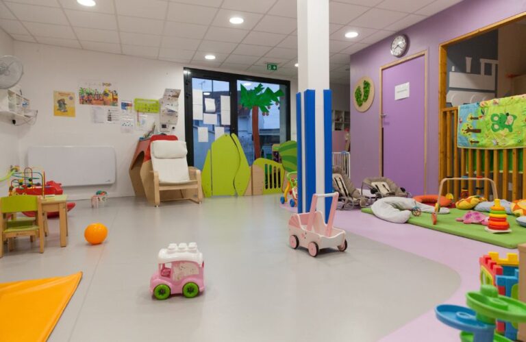 microcreche a2pas mantes mauve 04 768x499