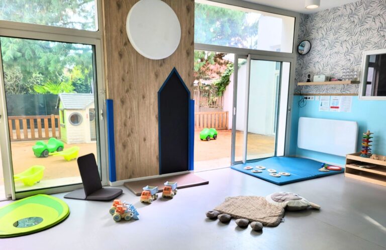 microcreche a2pas sartrouville turquoise jaune 01 768x499