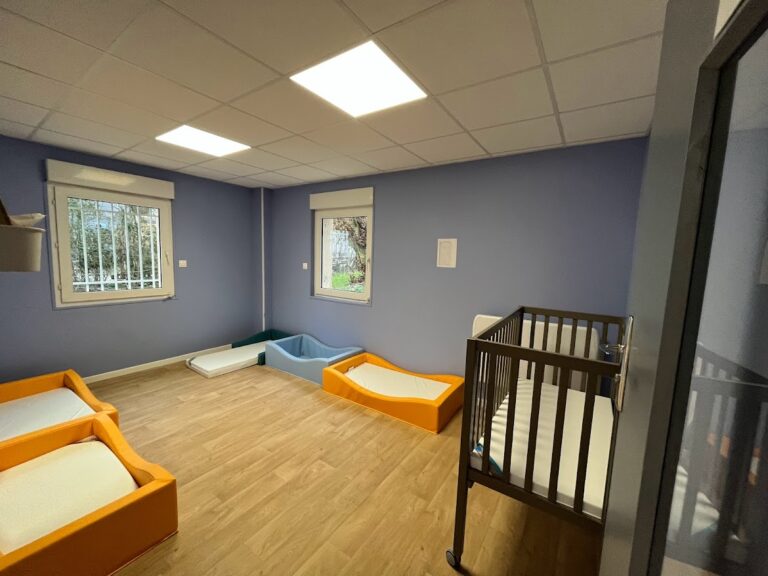 Cormeilles dortoir des petits 768x576