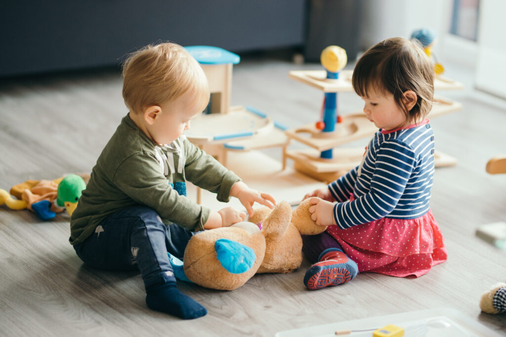 communiquer avec un bébé en crèche