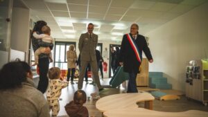 Quelle est l'aide militaire pour les enfants en crèche