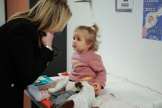 Combien de référents par bébé en crèche