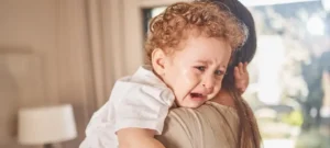 Comment aider bébé à ne plus être anxieux quand il va en crèche